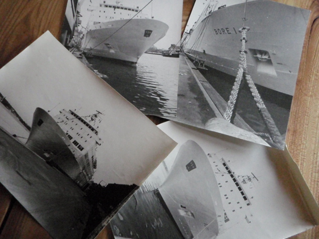 BORE 1. 4 kuvaa. 29x40cm.