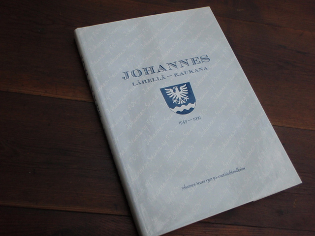 JOHANNES. lähellä-kaukana.