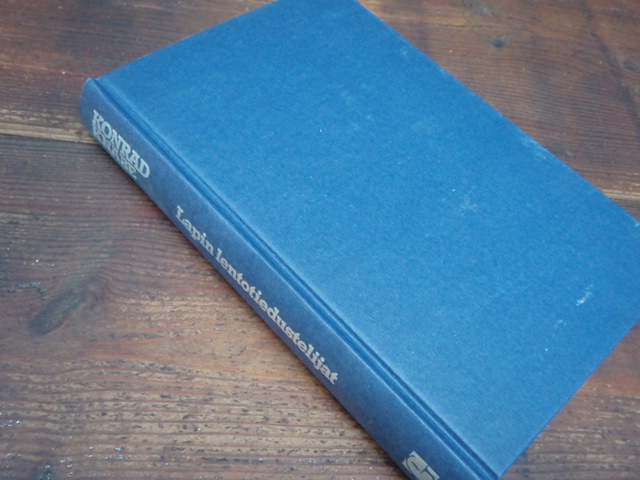 knabe konrad. LAPIN LENTOTIEDUSTELIJAT.