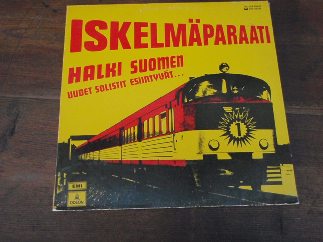 ISKELMÄPARAATI HALKI SUOMEN. uudet solistit esiintyvät.