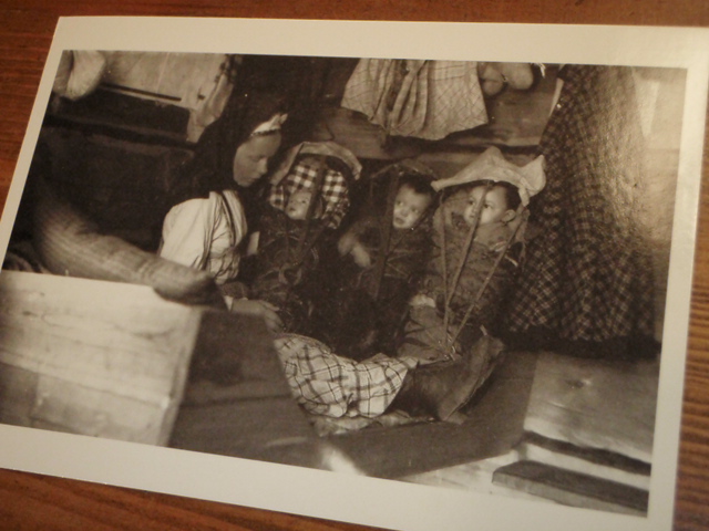 PETSAMO. lapsia kietkaimissa. 85.