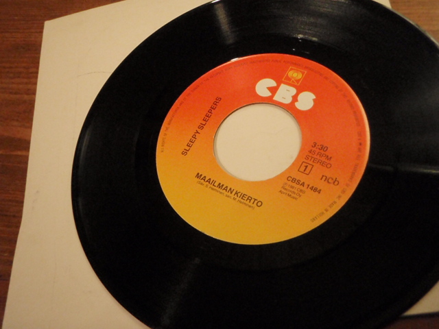 SLEEPY SLEEPERS. maailmankierto- hai sie tiikeri. single.