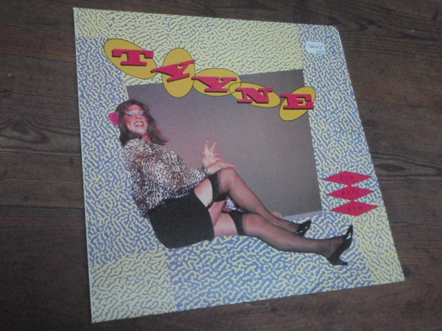 TYYNE. pim peli pom.