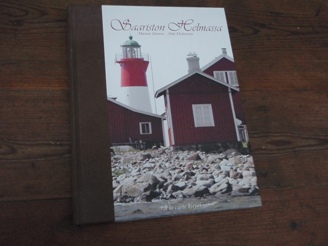 stenros-holmroos.SAARISTON HELMASSA.