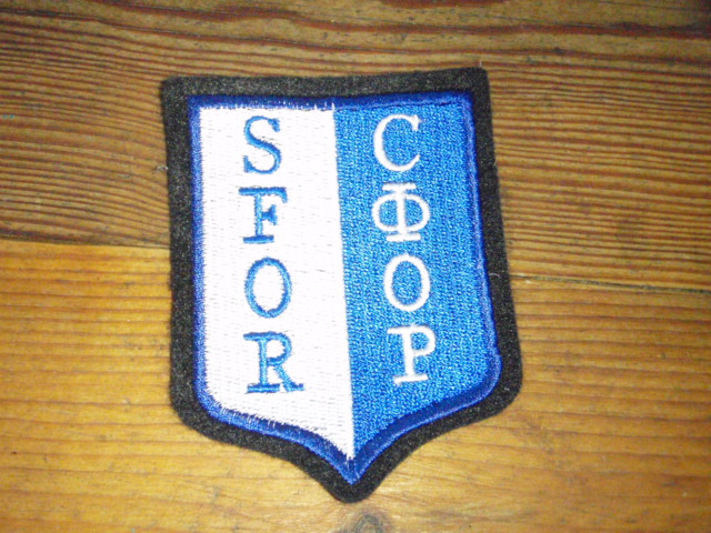 YK.  SFOR hihakilpi. mustareuna.