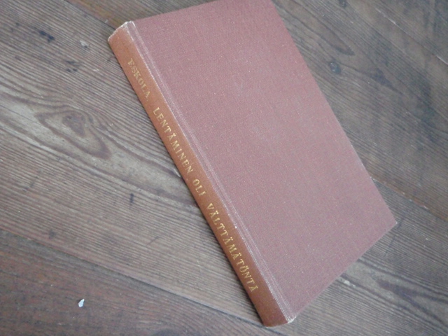 eskola armas.LENTÄMINEN  OLI VÄLTTÄMÄTÖNTÄ sotilasilmailu rauhan