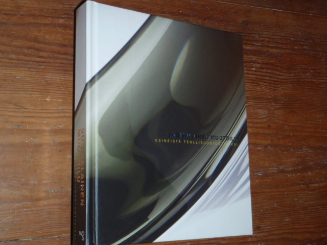 SUOMALAINEN MUOTOILU,esineistä teollisuustuotteiksi