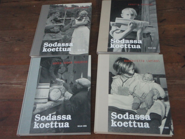 SODASSA KOETTUA. 4 osaa.