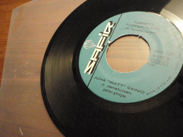 VAINIO JUHA.sellainen ol viipuri-turistit tuppukylään.single