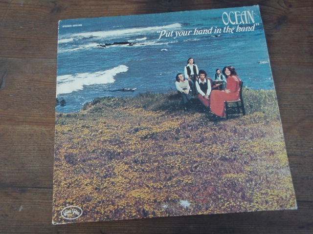 OCEAN.put your hand in the hand.