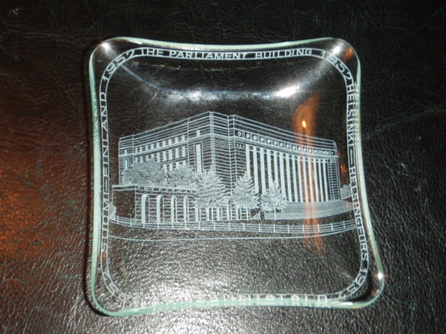 riihimäki.,matkamuisto. EDUSKUNTATALO