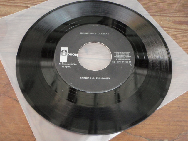 SPEDE & G.PULA-AHO.kauneushoitolassa 1-2. single.