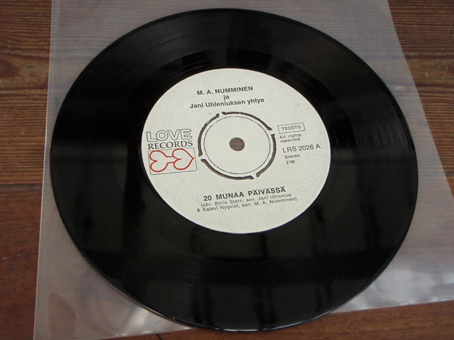 NUMMINEN M.A.20 munaa päivässä-papukaijani ei syö kovia munia. s