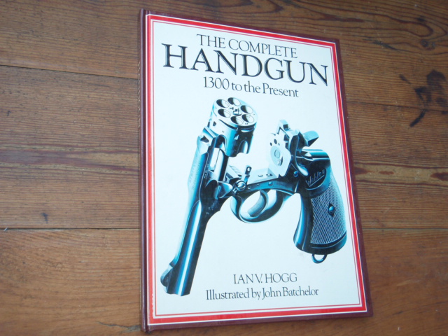 hogg i.  the complete HANDGUN 1300 to the present.