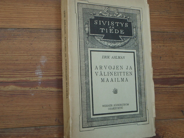 ahlman erik.ARVOJEN JA VÄLINEITTEN MAAILMA
