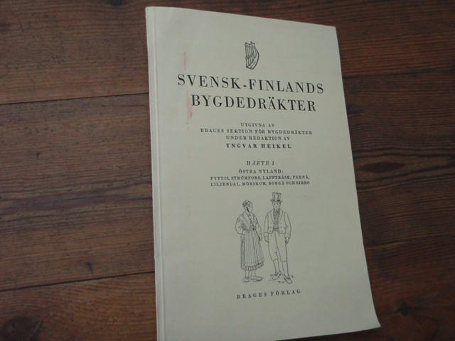 SVENSK-FINLANDS BYGDEDRÄKTER.