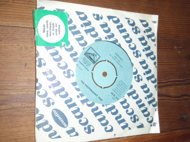 hootenanny trio. neitonen-tatuoitu nainen,single