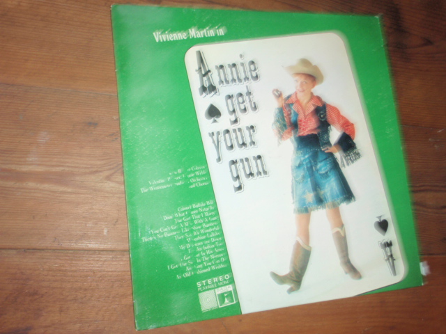 MARTIN VIVIENNE.annie get your gun.