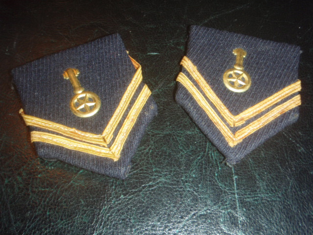 olkamerkit 2kpl. maa? mustapohja.