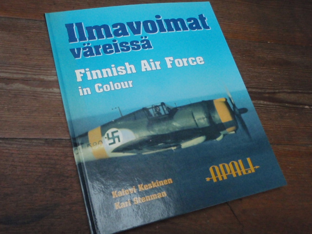 keskinen-stenman. ILMAVOIMAT VÄREISSÄ.1p.