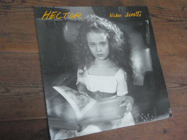 HECTOR. nuku idiootti.