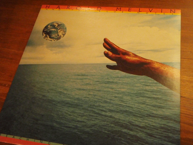 HAROLD MELVIN and the BLUE NOTES. reaching for the world.