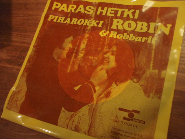 ROBIN & robbarit. paras hetki-piharokki.single.
