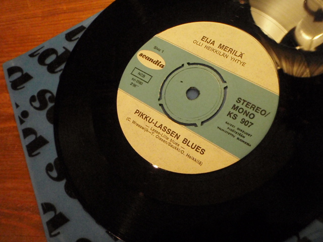 MERILÄ EIJA.pikku lassen blues- pannaan levy soimaan. single.